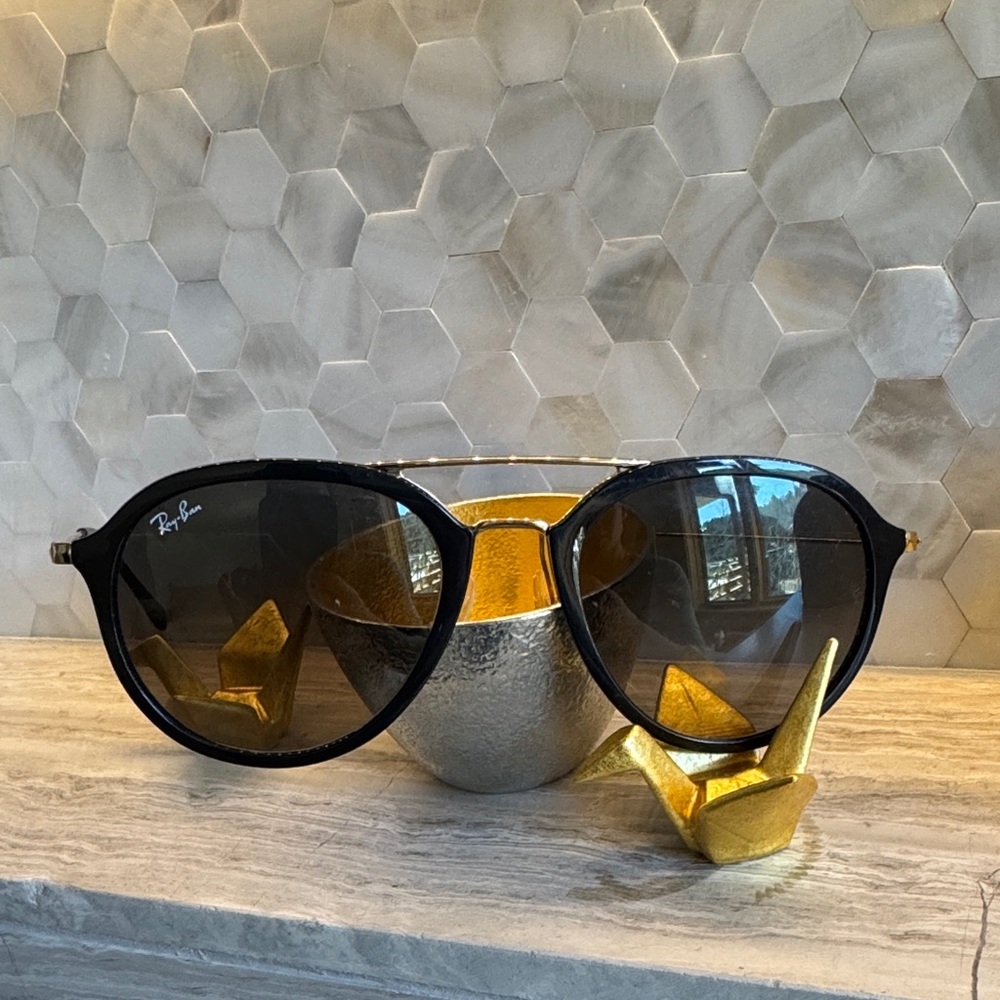 Ray-Ban Dark Frame Aviator Sunglasses